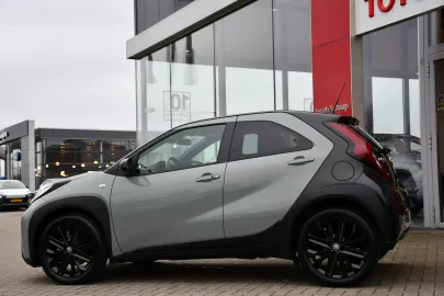 Car image 3