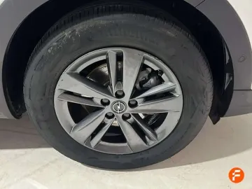 Car image 32