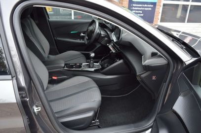 Car image 11