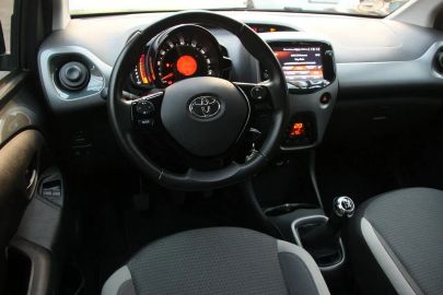 Car image 15