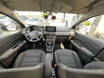 Car image 12