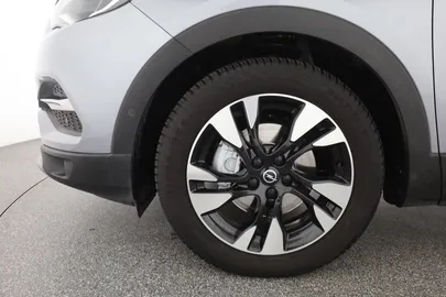 Car image 32
