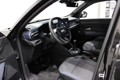 Car image 11