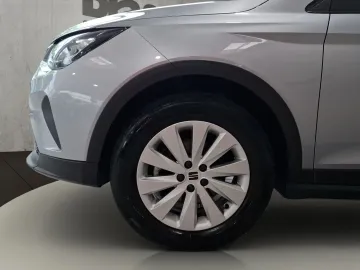 Car image 19