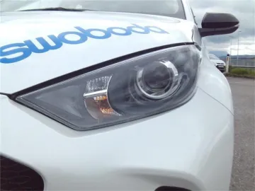 Car image 32