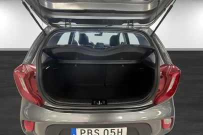 Car image 14