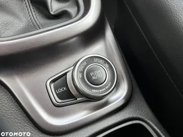 Car image 32