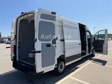 Car image 26