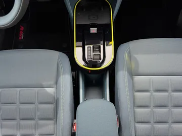Car image 33