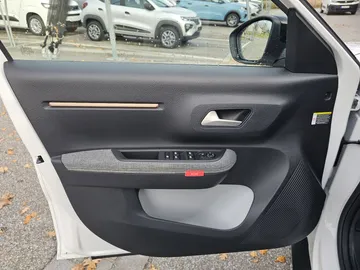 Car image 27