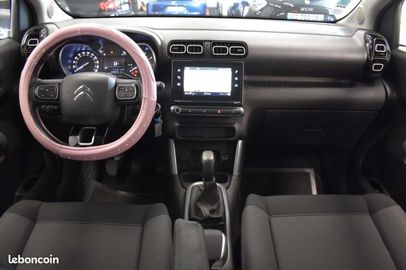 Car image 11