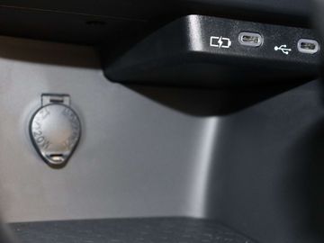 Car image 33