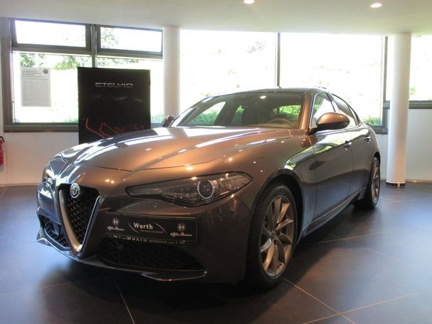 Alfa Romeo Giulia 2.0 Turbo 16V AT8 Super 147 kW image number 3