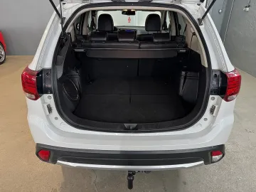 Car image 25
