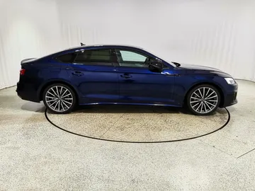 Car image 30