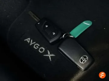 Car image 26