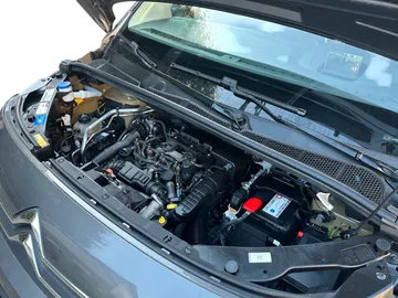 Car image 25