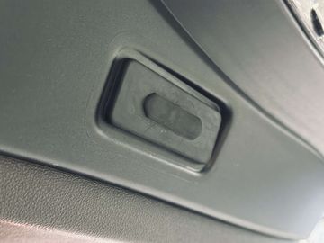 Car image 38