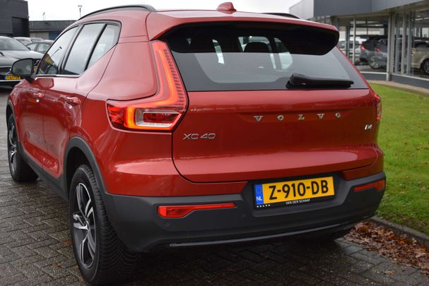 Volvo XC40 Plus Dark B4 155 kW image number 12