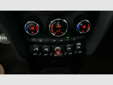 Car image 36
