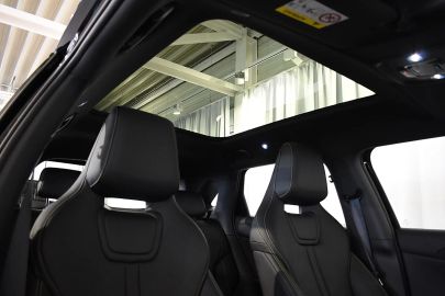 Car image 28