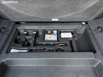 Car image 28