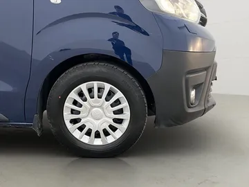 Car image 32