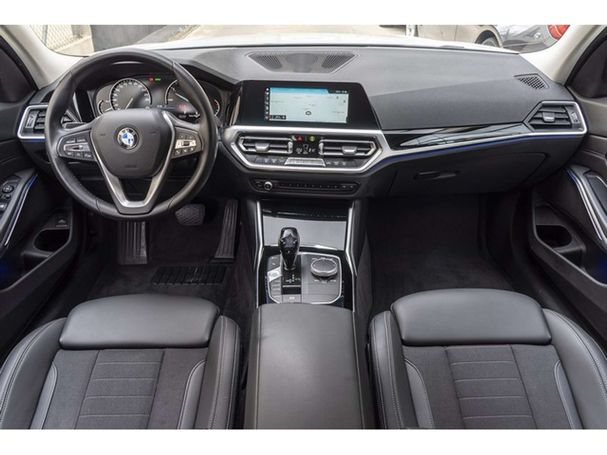 BMW 320d Touring xDrive 140 kW image number 41