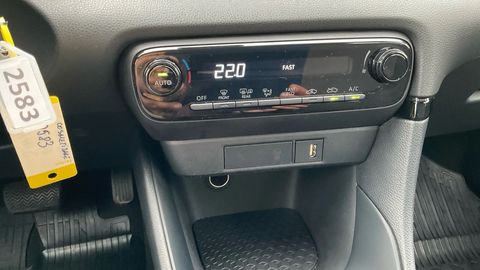 Car image 31