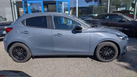 Car image 4