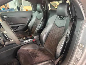 Car image 27