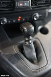 Car image 32