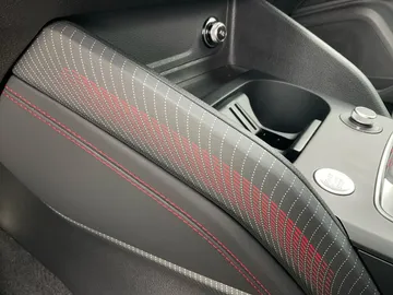 Car image 33
