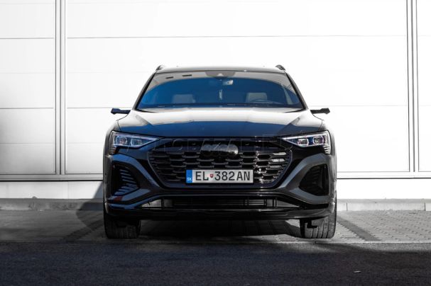 Audi Q8 55 quattro e-tron S-line 300 kW image number 3