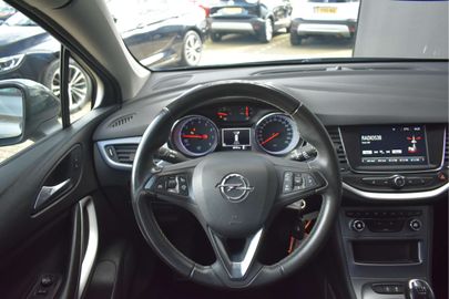 Car image 11