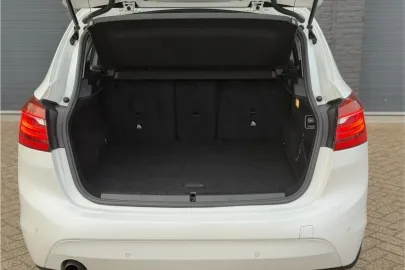 Car image 38