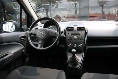 Car image 9