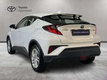 Car image 16