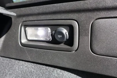Car image 29