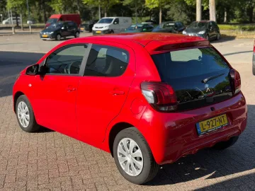 Car image 5