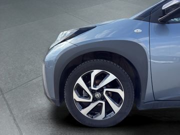 Car image 21