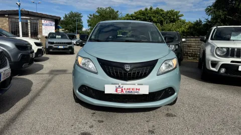 Car image 4