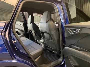 Car image 38