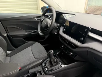 Car image 23
