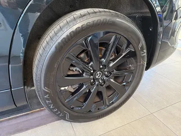 Car image 25