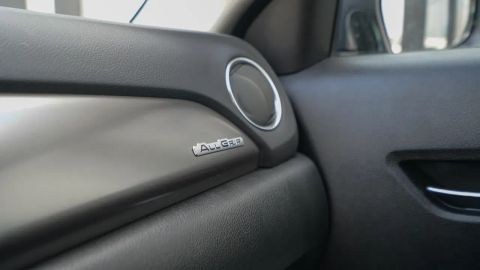 Car image 24