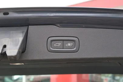 Car image 34