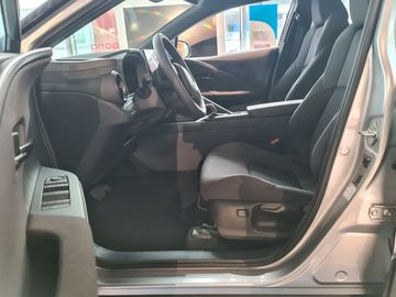 Car image 15