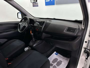 Car image 11