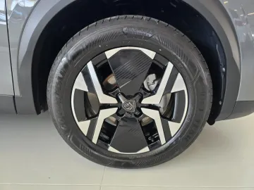 Car image 28